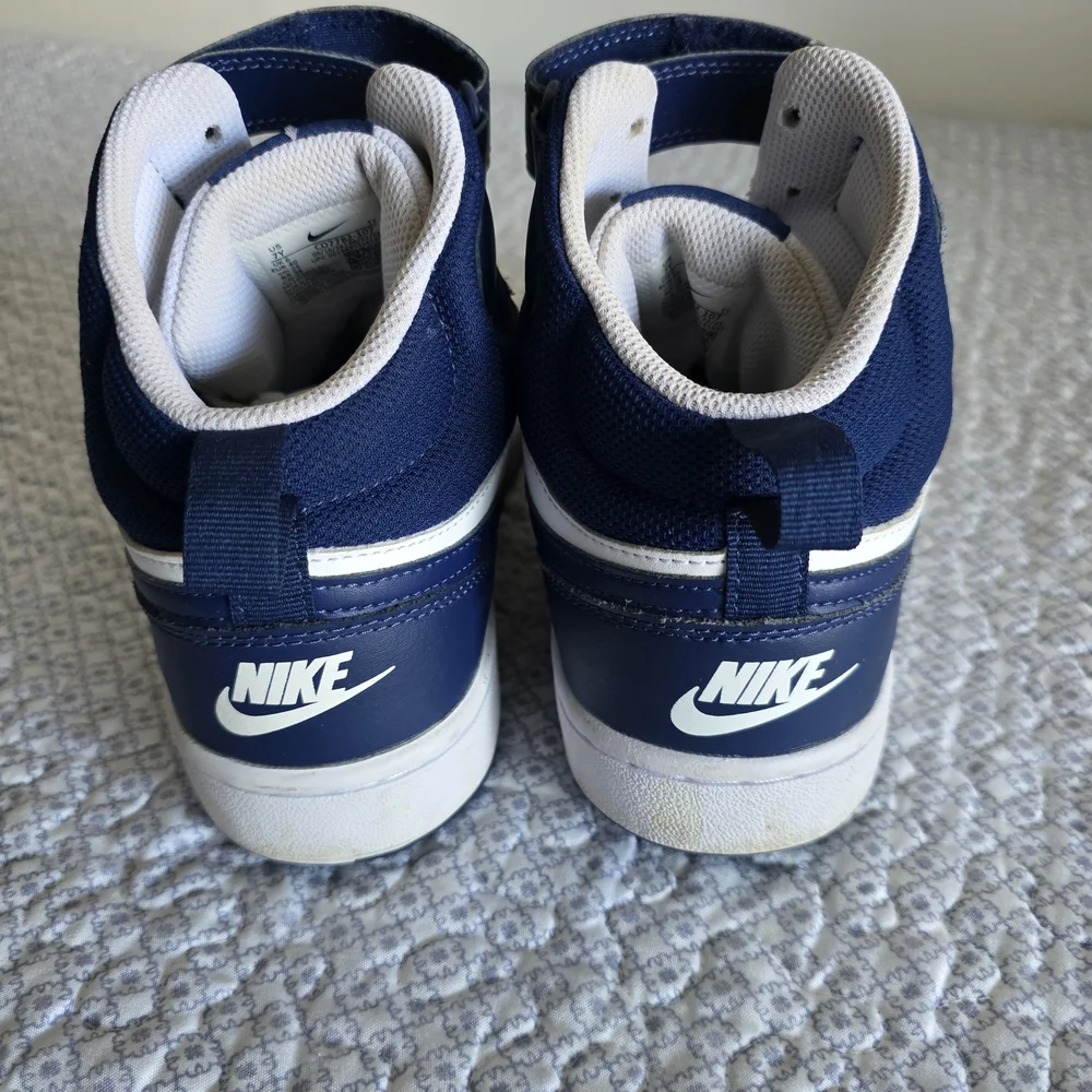 Nike Court Borough Mid 2 Blue & White Big Kids Sneakers Size 7Y